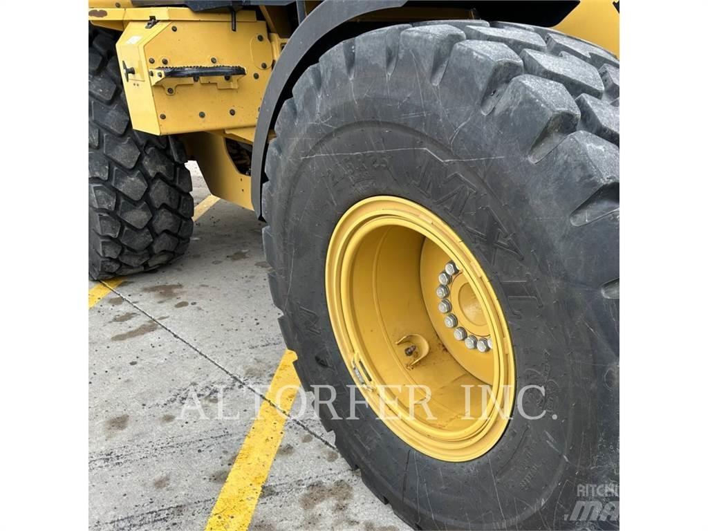 CAT 926M Iekrāvēji uz riteņiem