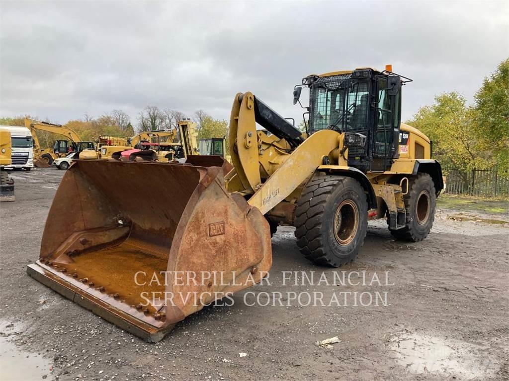 CAT 926M Iekrāvēji uz riteņiem