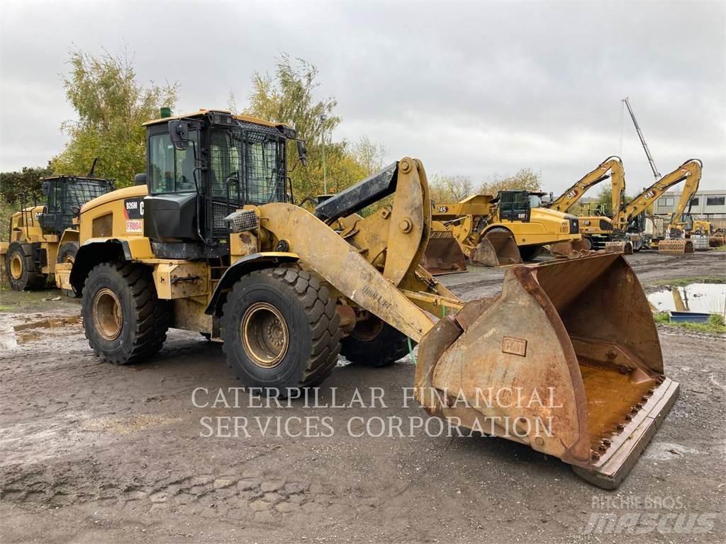 CAT 926M Iekrāvēji uz riteņiem