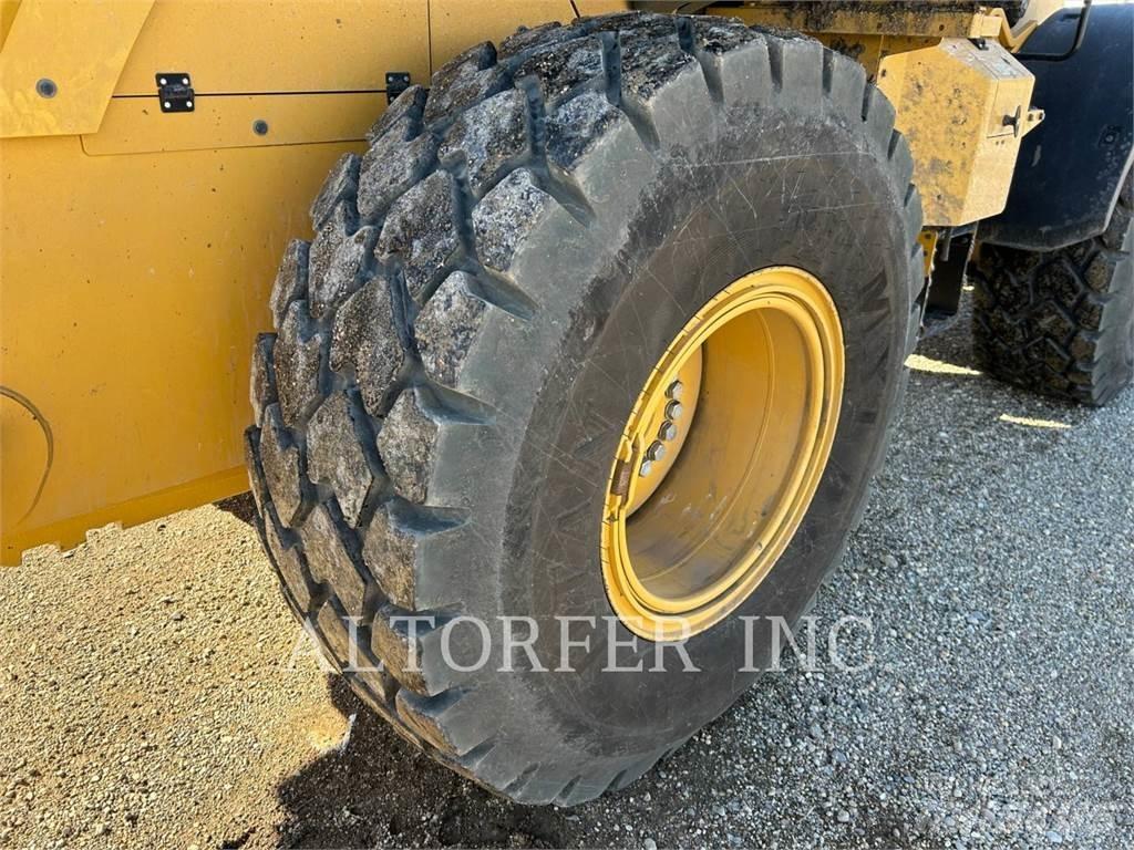 CAT 926M Iekrāvēji uz riteņiem