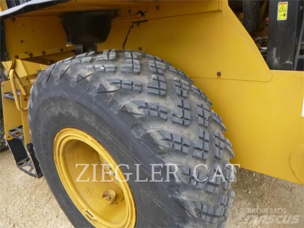 CAT 926M Iekrāvēji uz riteņiem