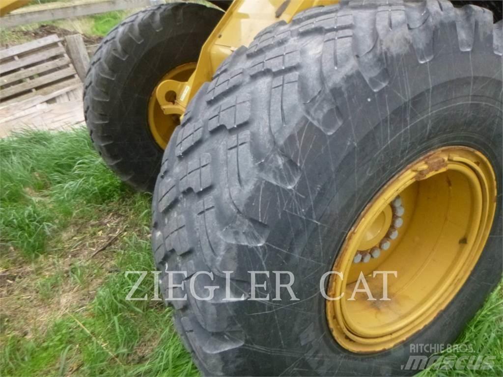 CAT 926M Iekrāvēji uz riteņiem