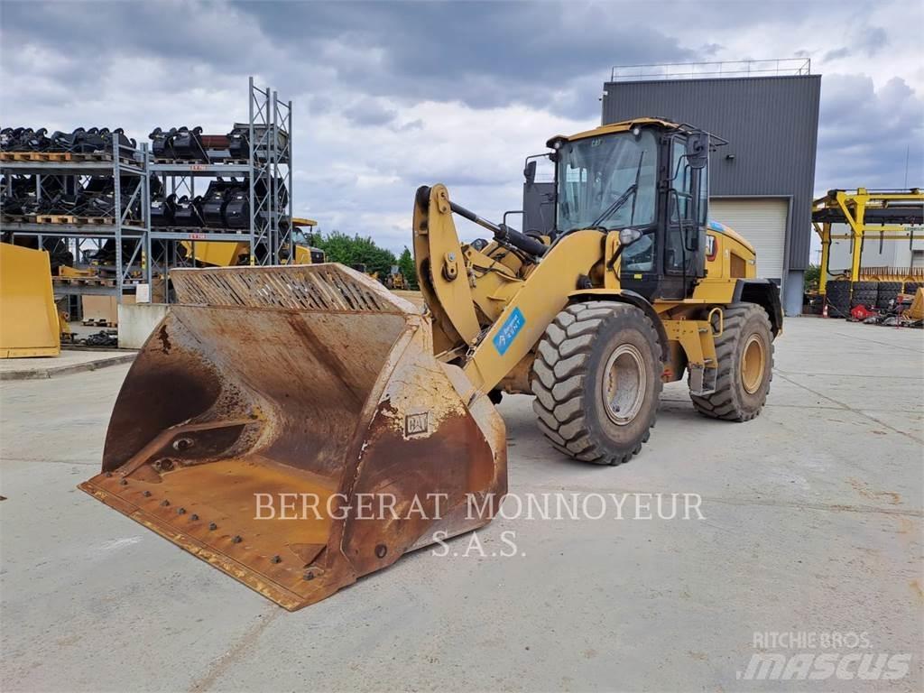 CAT 926M Iekrāvēji uz riteņiem