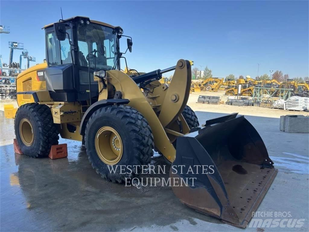 CAT 926M Iekrāvēji uz riteņiem