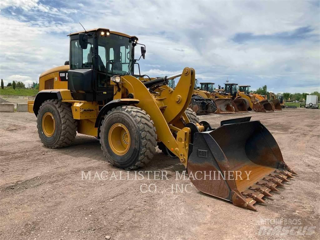 CAT 926M Iekrāvēji uz riteņiem