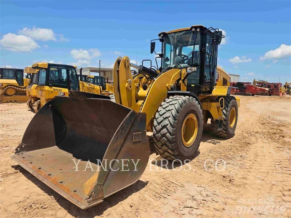 CAT 926M Iekrāvēji uz riteņiem