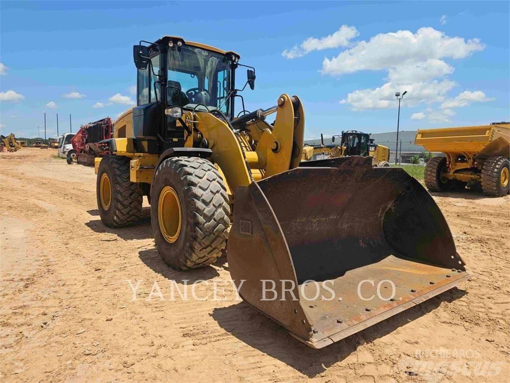 CAT 926M Iekrāvēji uz riteņiem