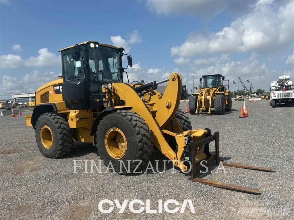 CAT 926M Iekrāvēji uz riteņiem