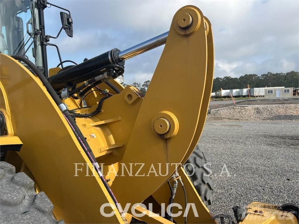 CAT 926M Iekrāvēji uz riteņiem