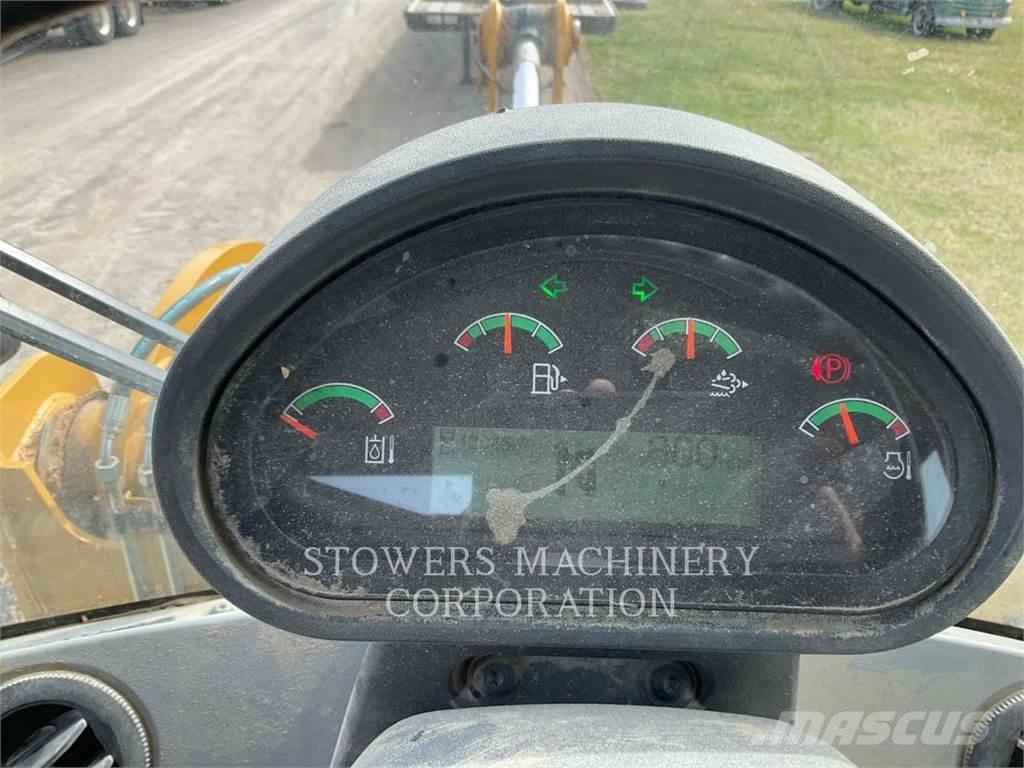 CAT 926M Iekrāvēji uz riteņiem