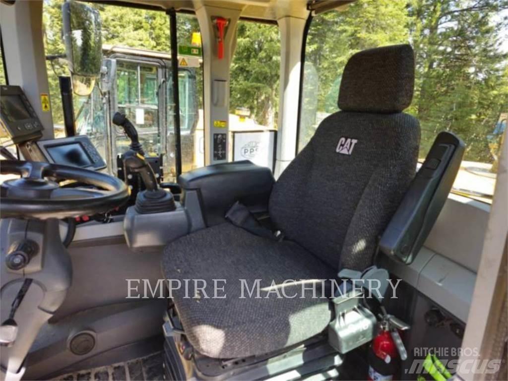 CAT 926M Iekrāvēji uz riteņiem