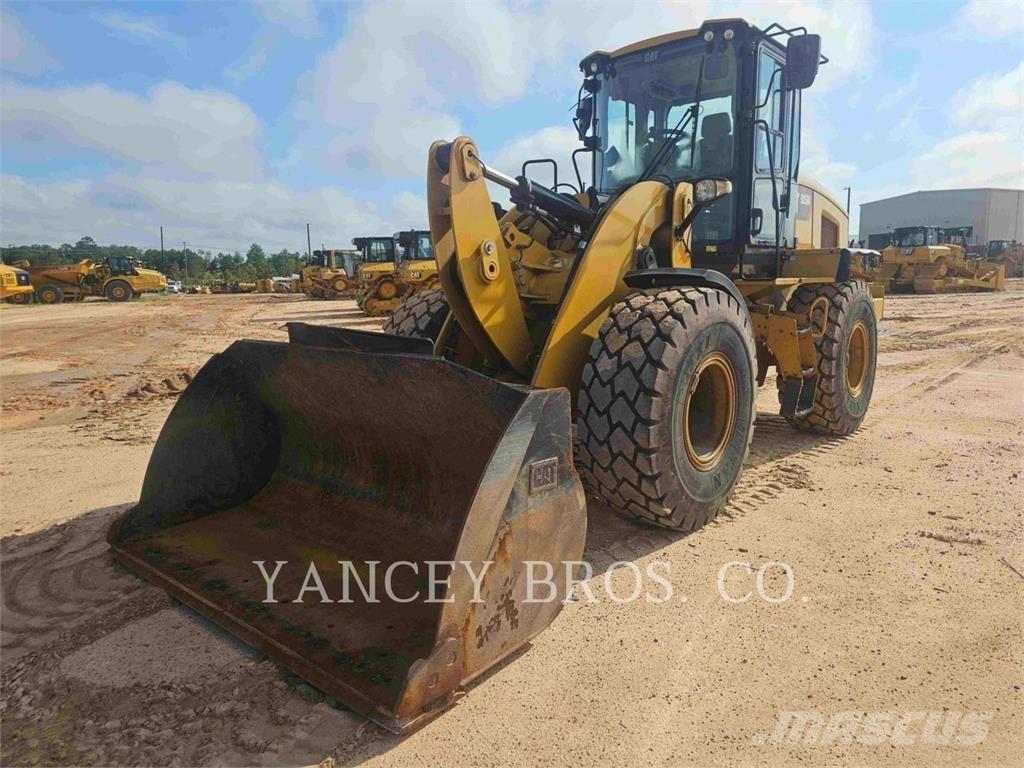 CAT 926M Iekrāvēji uz riteņiem