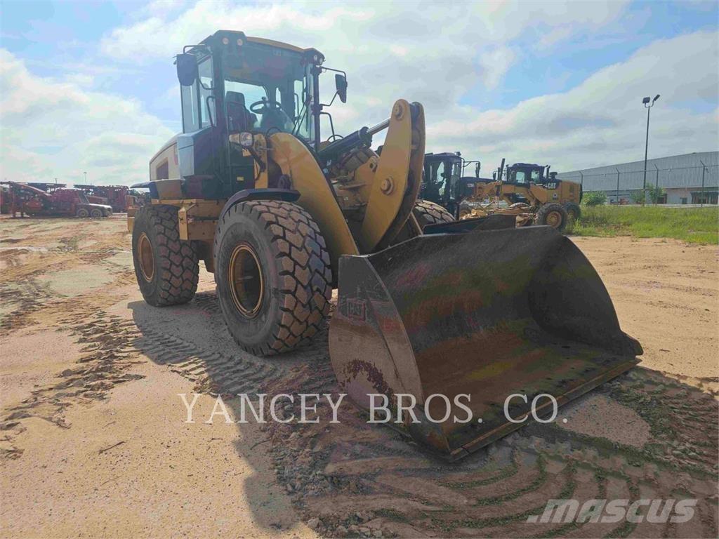 CAT 926M Iekrāvēji uz riteņiem