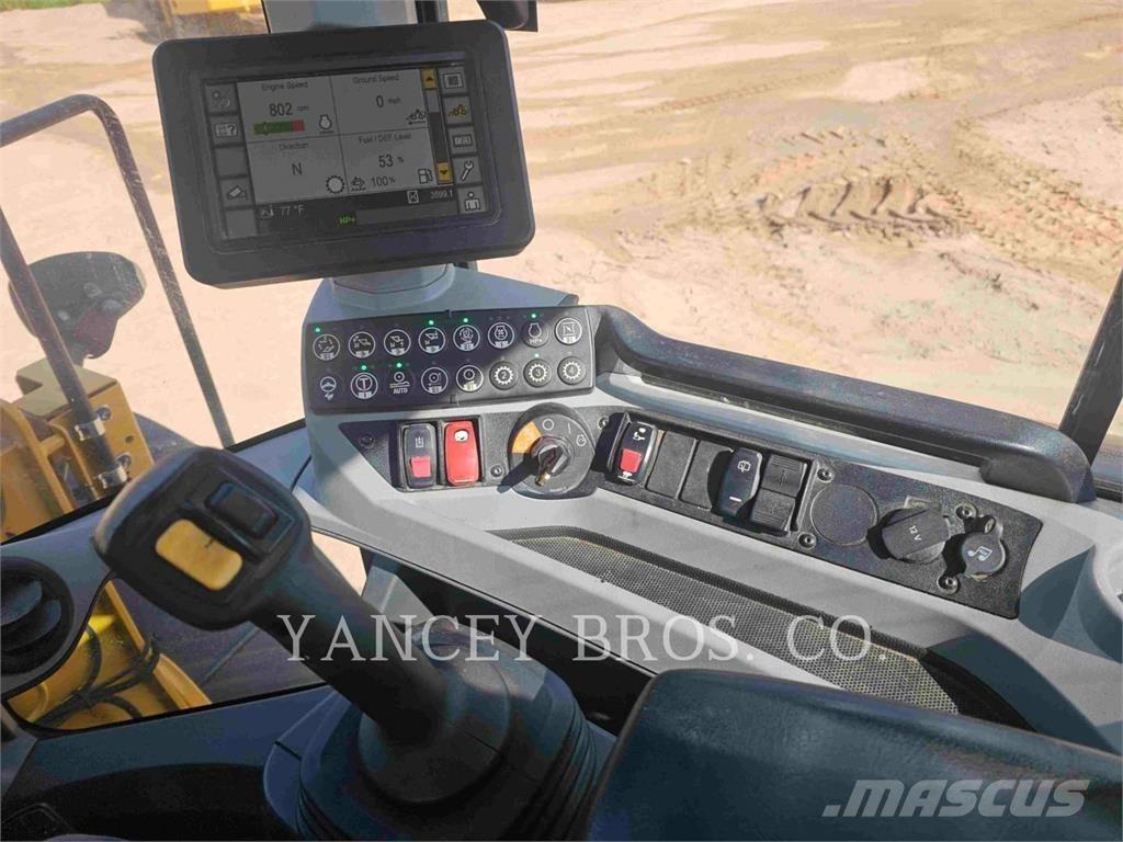 CAT 926M Iekrāvēji uz riteņiem