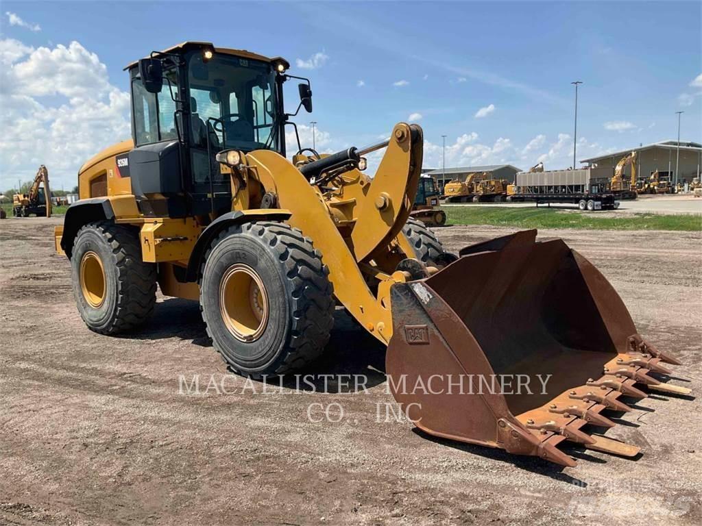 CAT 926M Iekrāvēji uz riteņiem