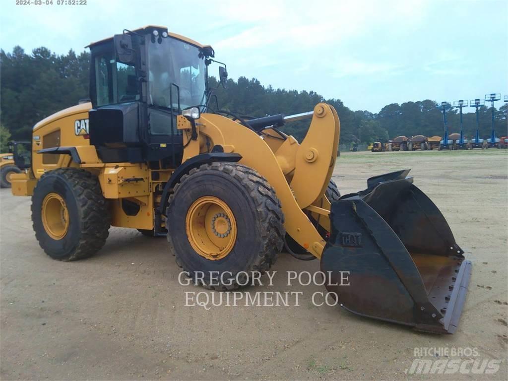 CAT 926M Iekrāvēji uz riteņiem