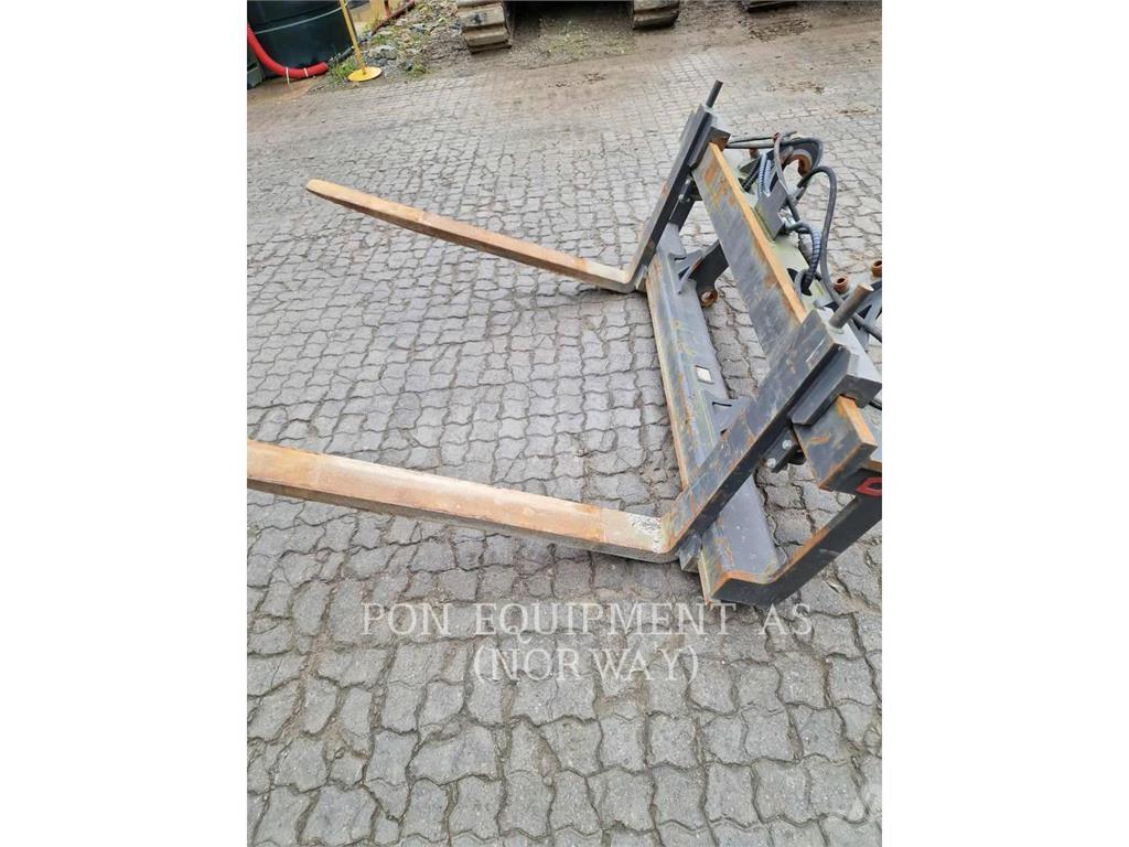 CAT 926M Iekrāvēji uz riteņiem