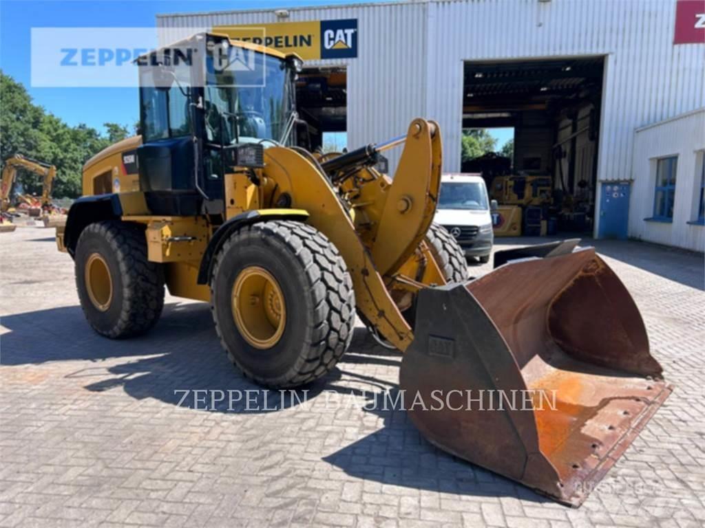 CAT 926M Iekrāvēji uz riteņiem