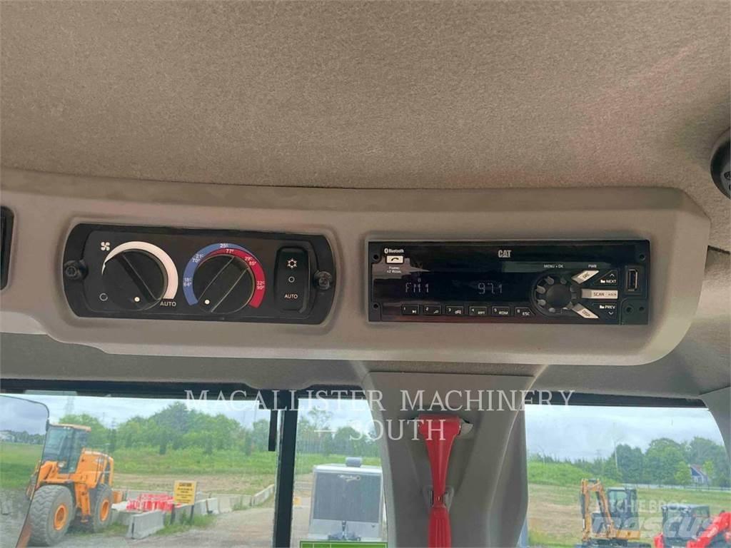 CAT 926M Iekrāvēji uz riteņiem