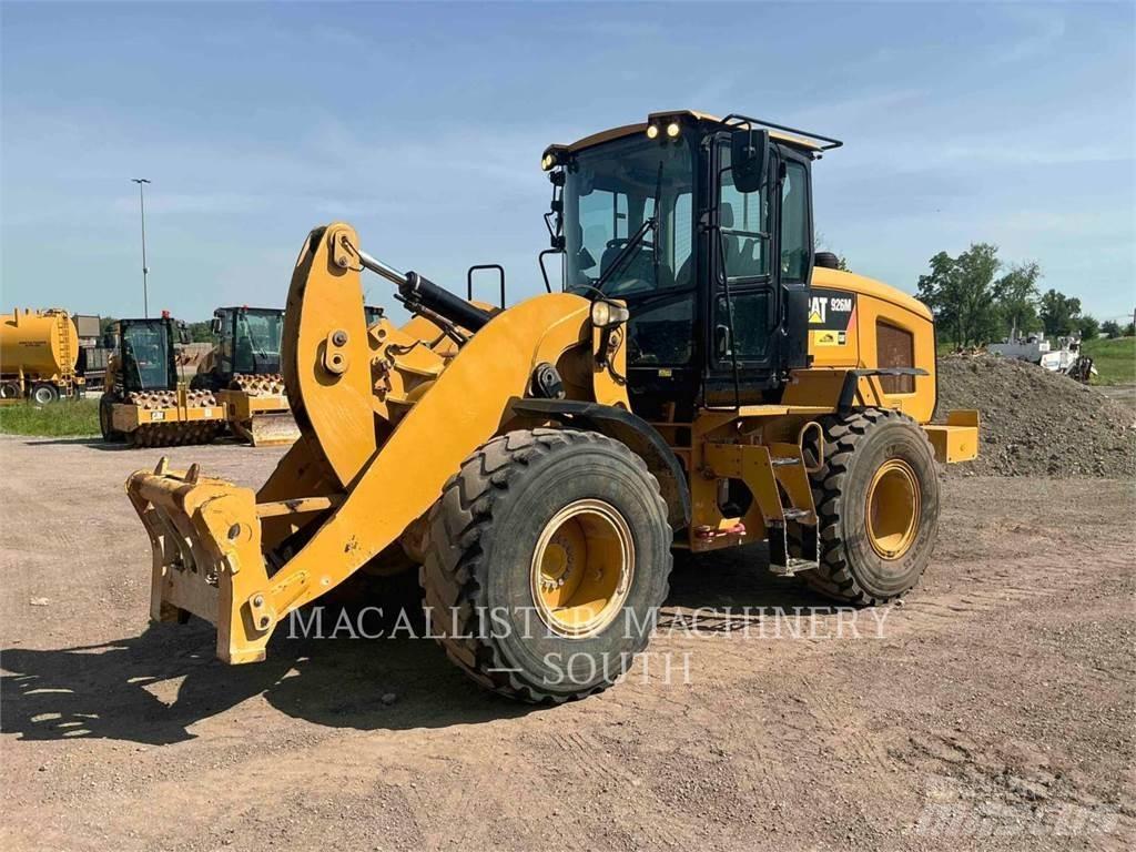 CAT 926M Iekrāvēji uz riteņiem