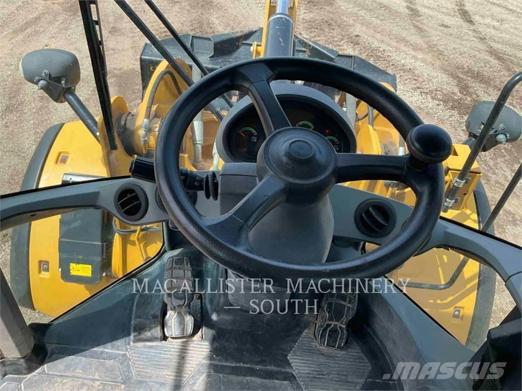 CAT 926M Iekrāvēji uz riteņiem