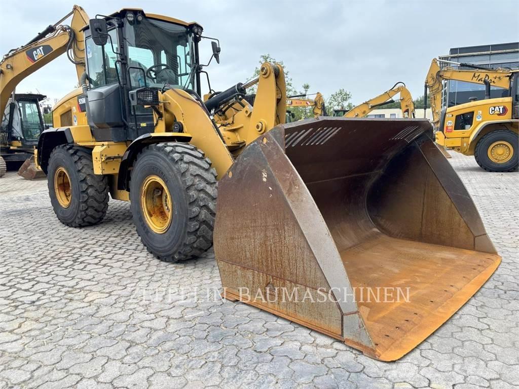CAT 926M Iekrāvēji uz riteņiem
