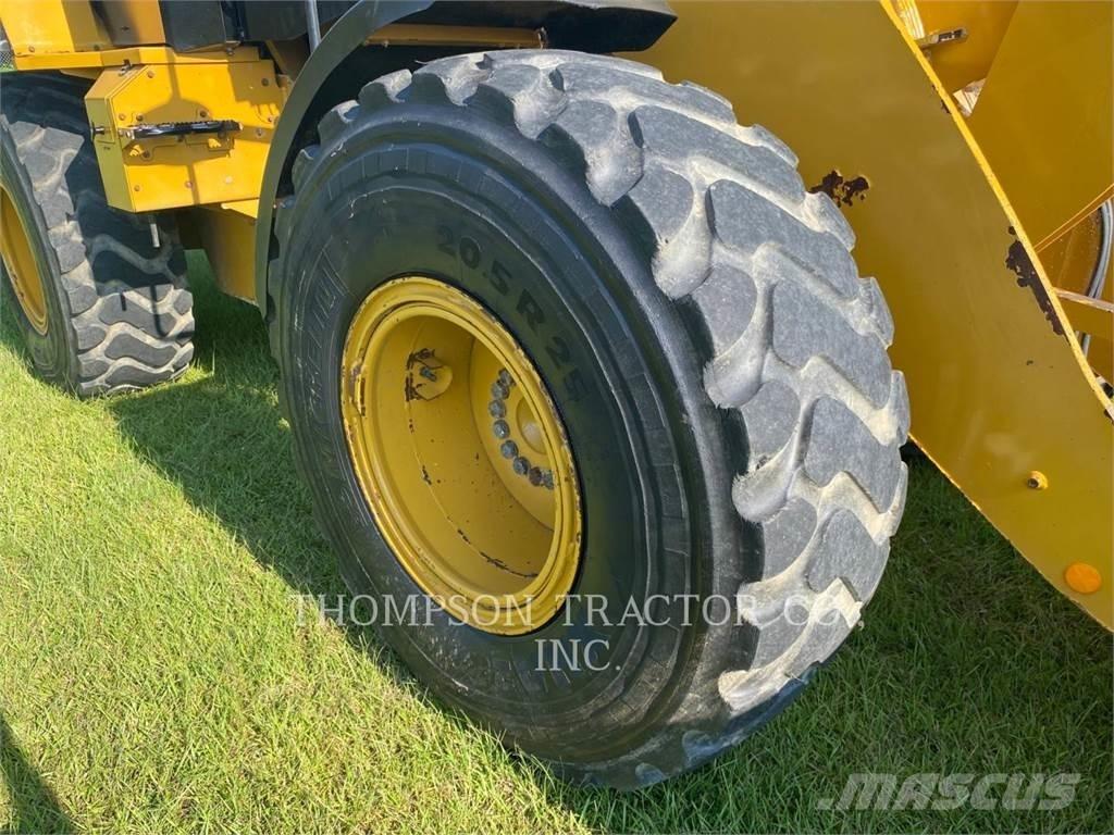 CAT 926M Iekrāvēji uz riteņiem