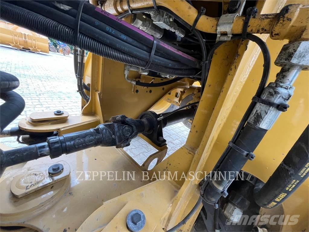 CAT 926M Iekrāvēji uz riteņiem