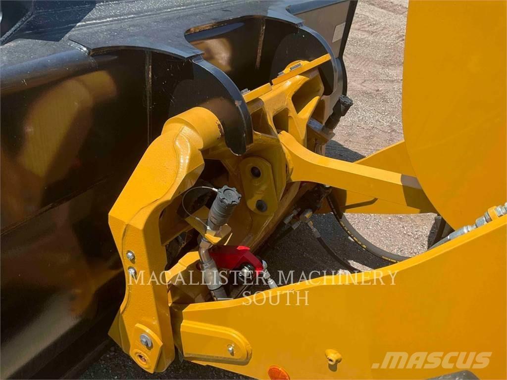 CAT 926M Iekrāvēji uz riteņiem