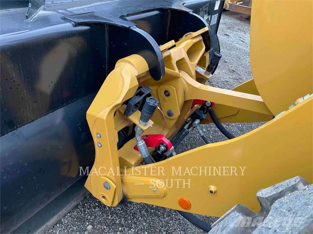 CAT 926M Iekrāvēji uz riteņiem