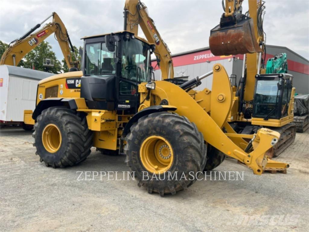CAT 926M Iekrāvēji uz riteņiem