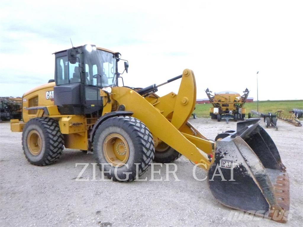 CAT 926M Iekrāvēji uz riteņiem