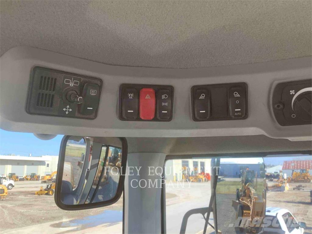 CAT 926M Iekrāvēji uz riteņiem