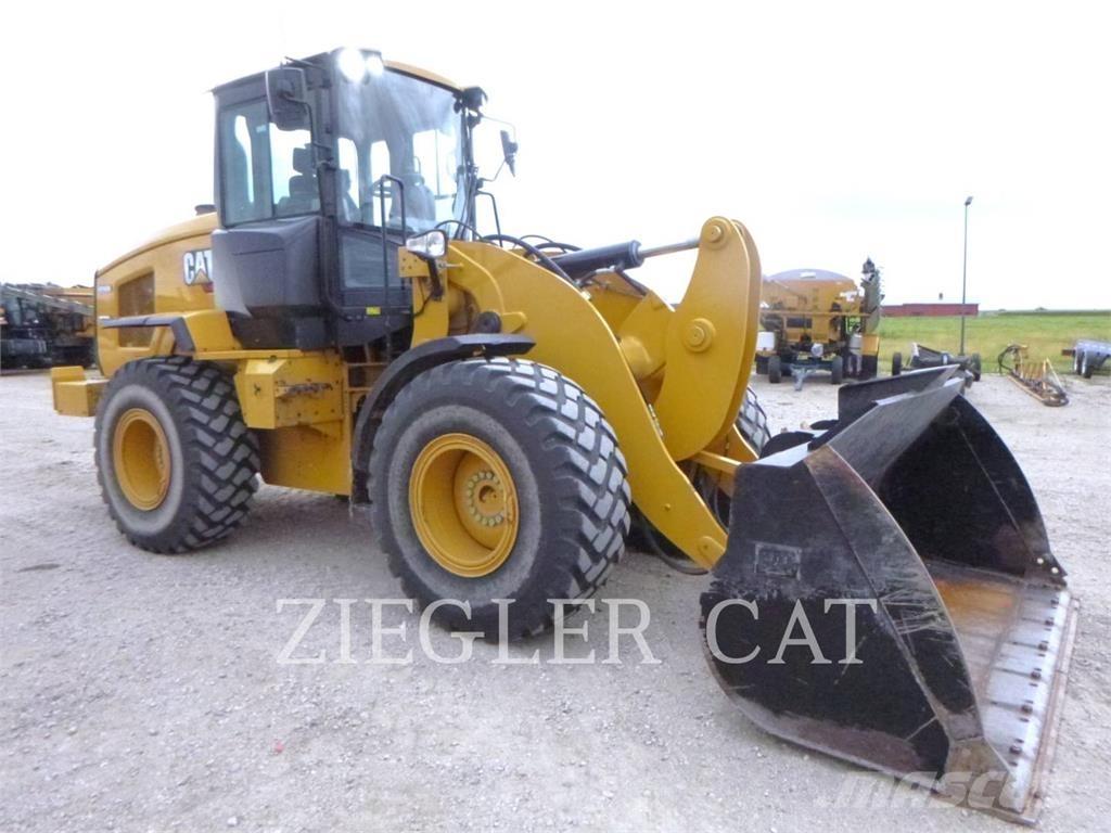 CAT 926M Iekrāvēji uz riteņiem