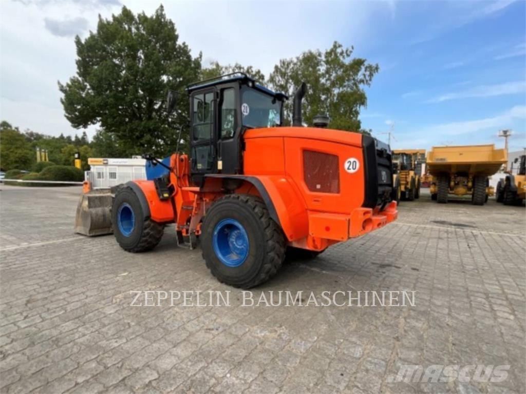 CAT 926M Iekrāvēji uz riteņiem