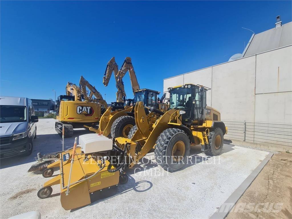 CAT 926M Iekrāvēji uz riteņiem