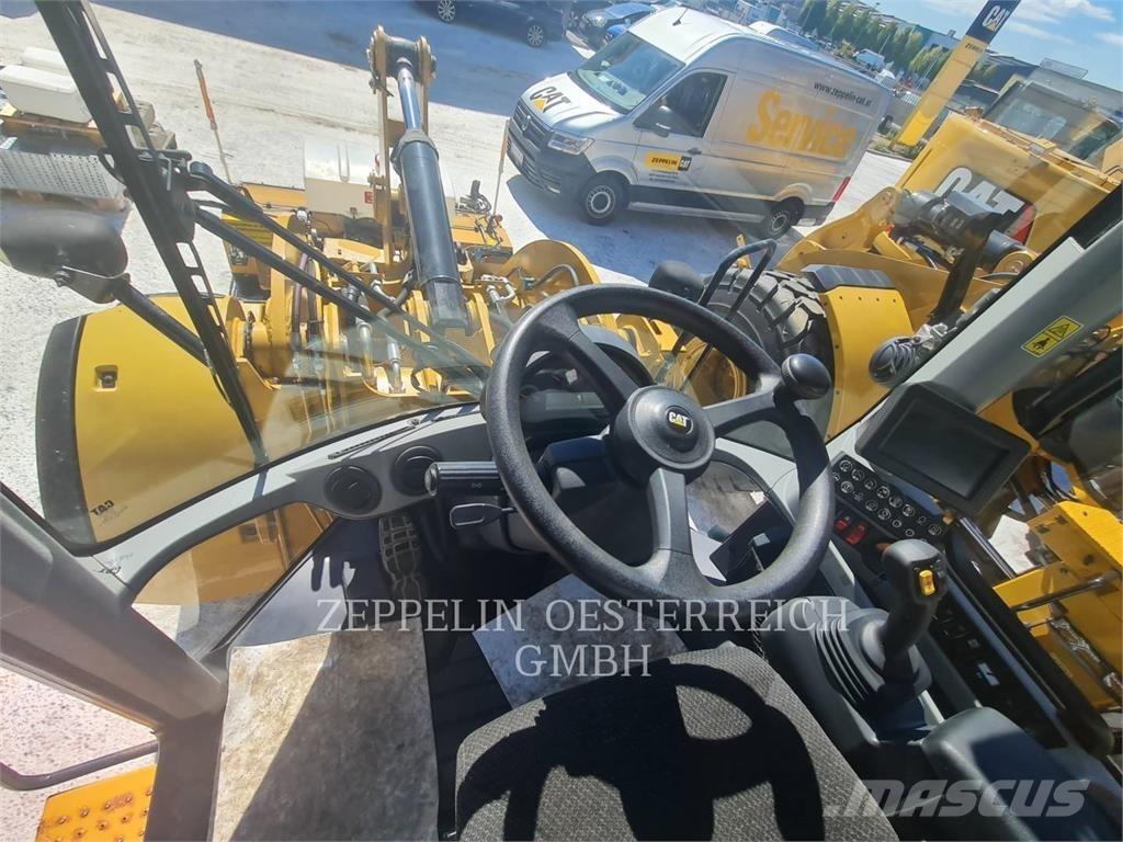CAT 926M Iekrāvēji uz riteņiem
