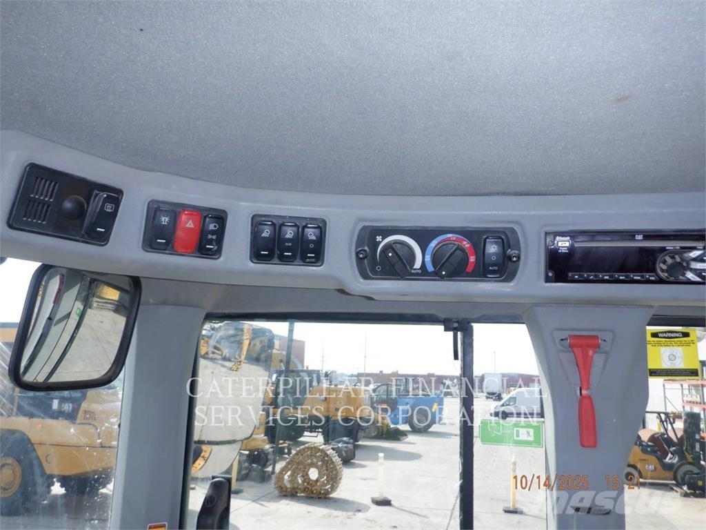 CAT 926M Iekrāvēji uz riteņiem