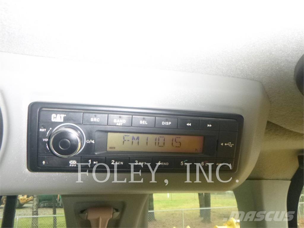 CAT 926M Iekrāvēji uz riteņiem