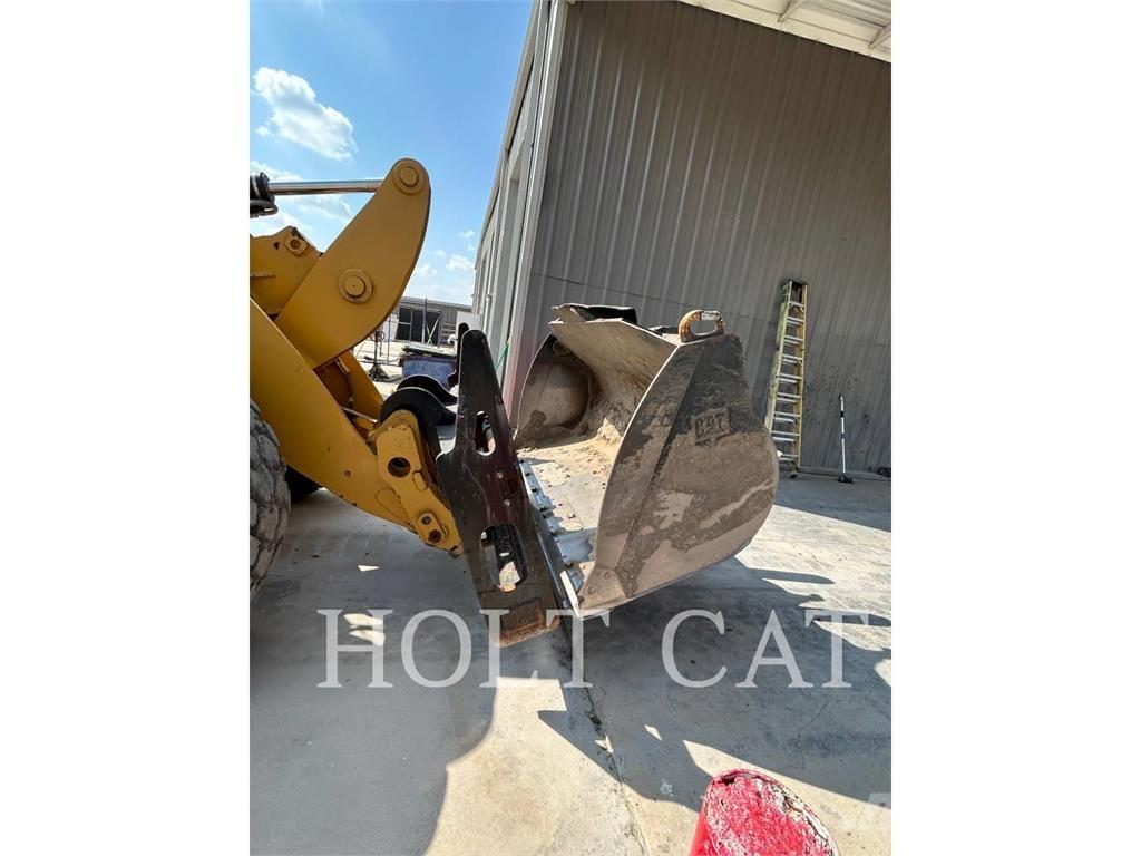 CAT 926M Iekrāvēji uz riteņiem