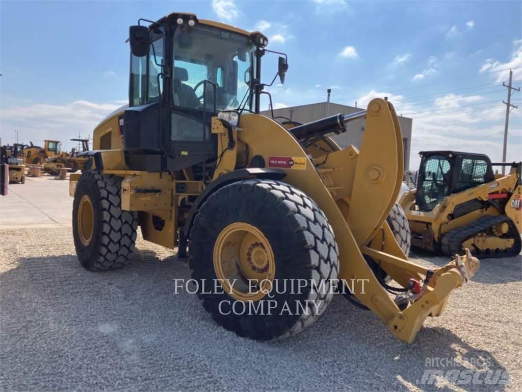 CAT 926M Iekrāvēji uz riteņiem