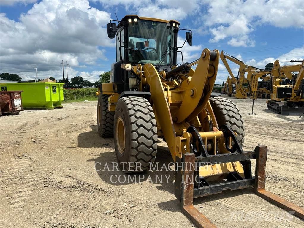 CAT 926M ACQC Iekrāvēji uz riteņiem