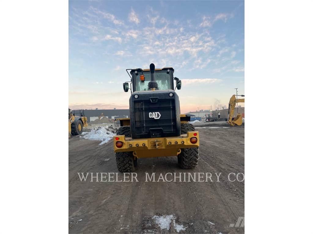 CAT 926M HL QC Iekrāvēji uz riteņiem