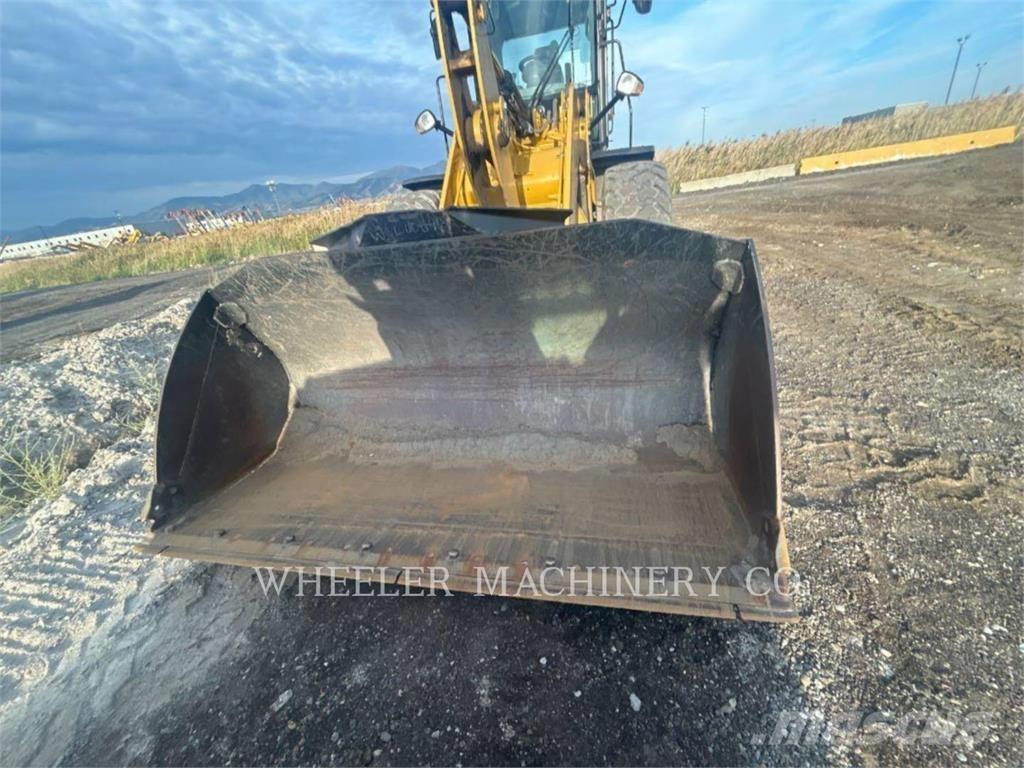 CAT 926M HL QC Iekrāvēji uz riteņiem