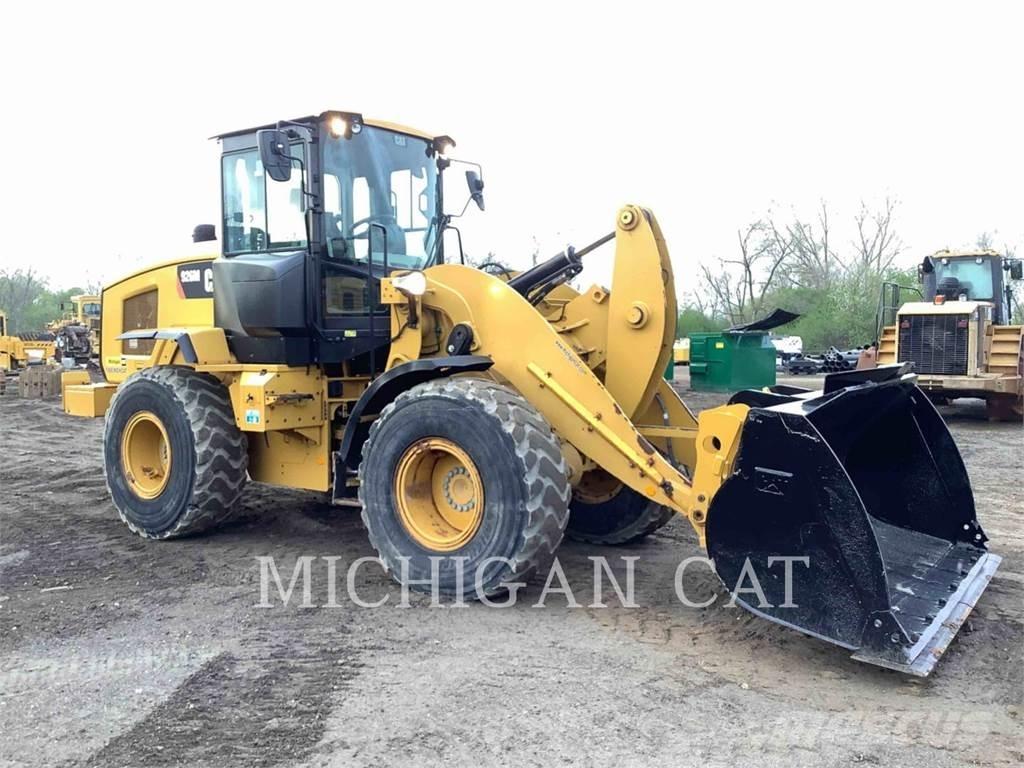 CAT 926M Q Iekrāvēji uz riteņiem