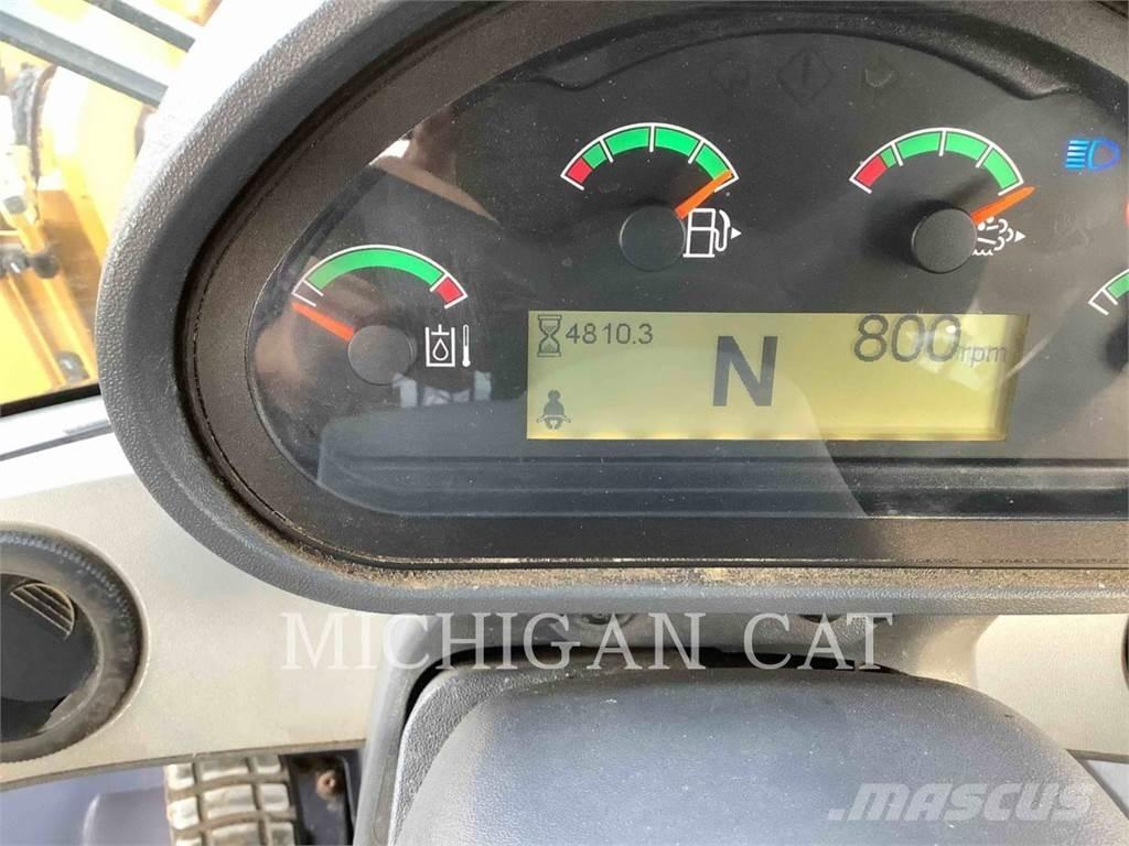 CAT 926M Q Iekrāvēji uz riteņiem