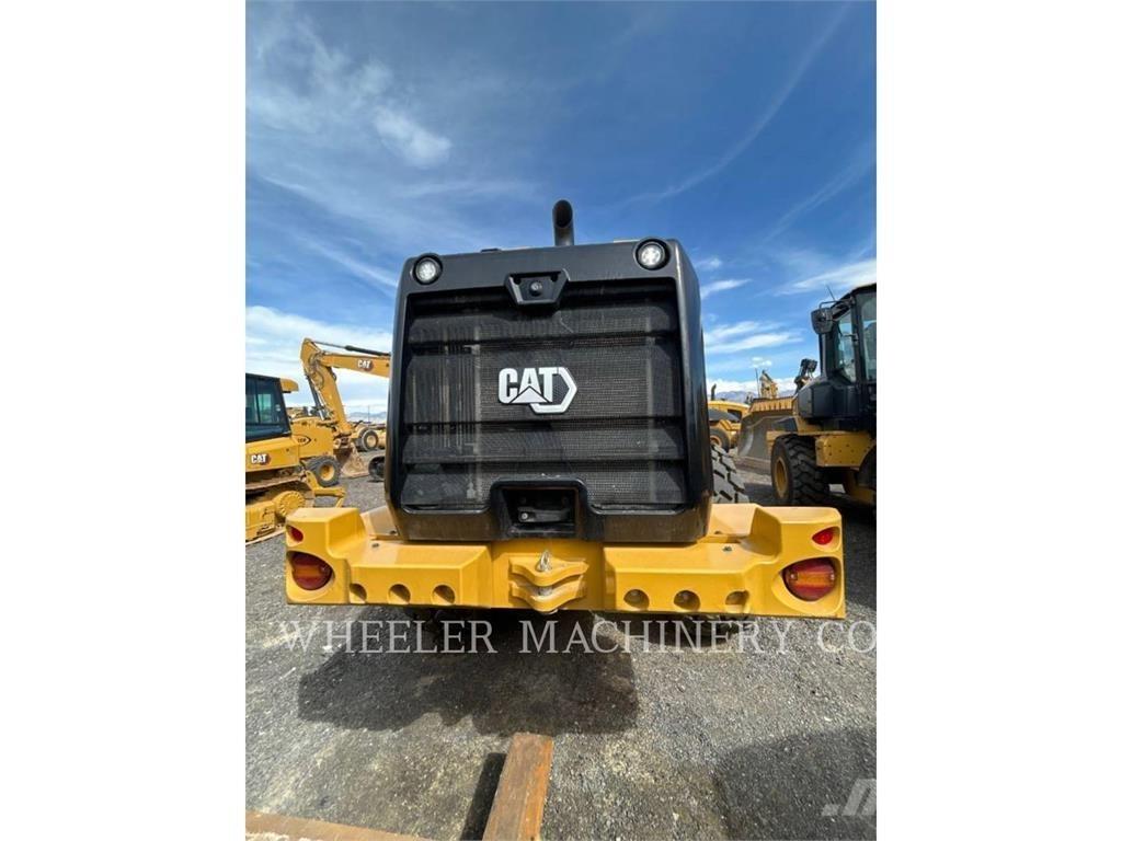 CAT 926M QC Iekrāvēji uz riteņiem