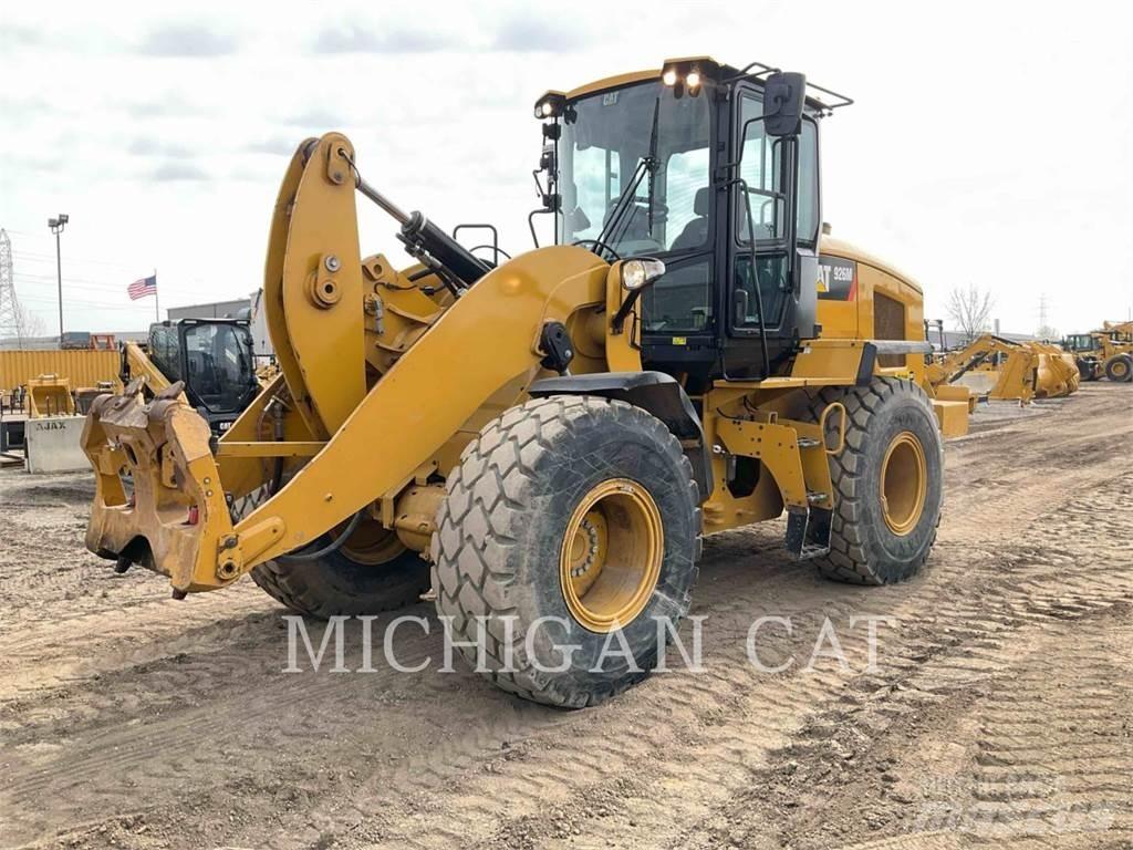 CAT 926M RQ Iekrāvēji uz riteņiem