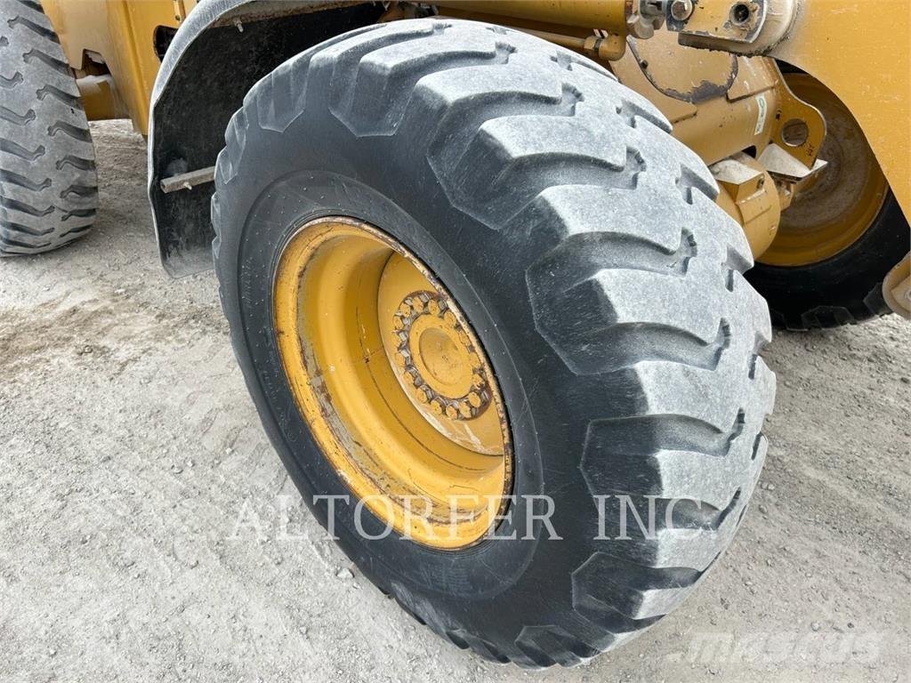 CAT 928G Iekrāvēji uz riteņiem