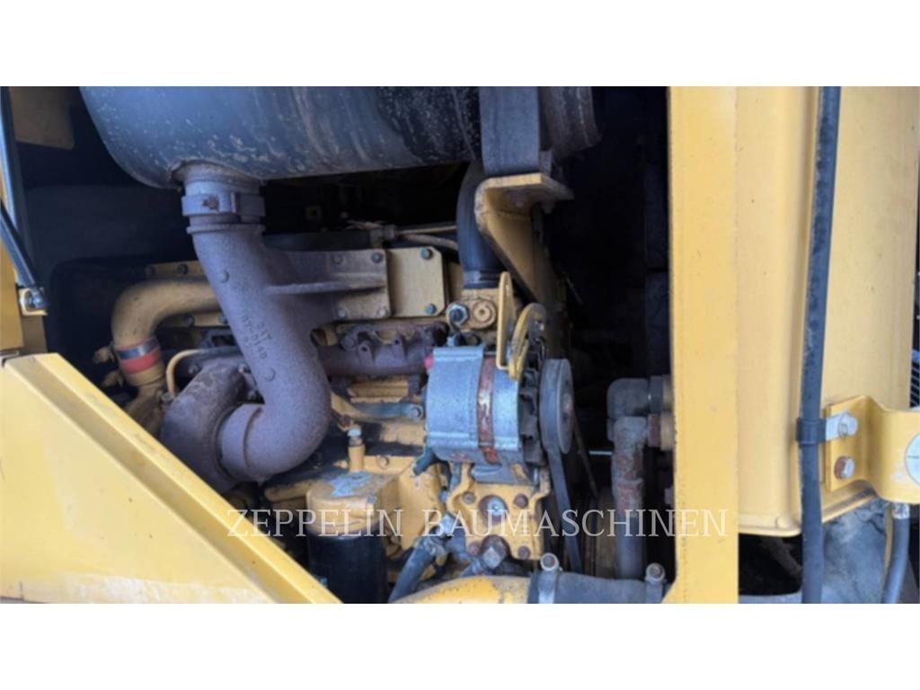 CAT 928G Iekrāvēji uz riteņiem